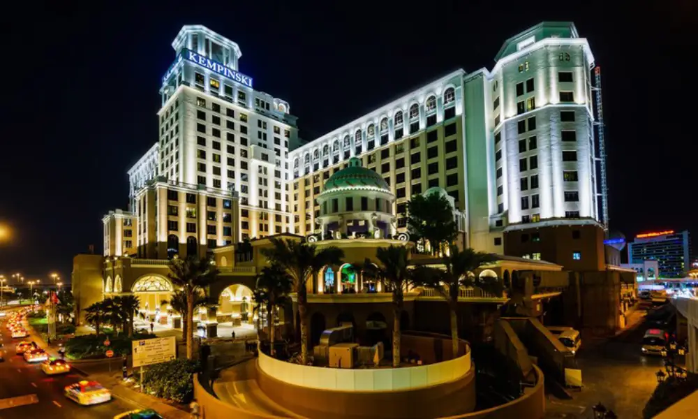 The Role of Stone in Visual Identity and Guest Experience