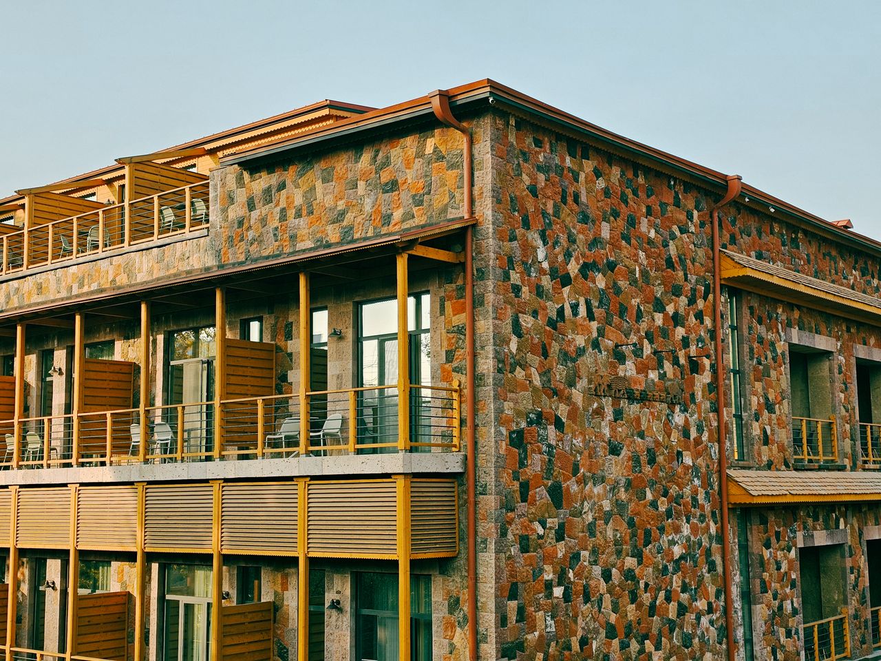 Difference Between Building Stones for Interior and Exterior Spaces